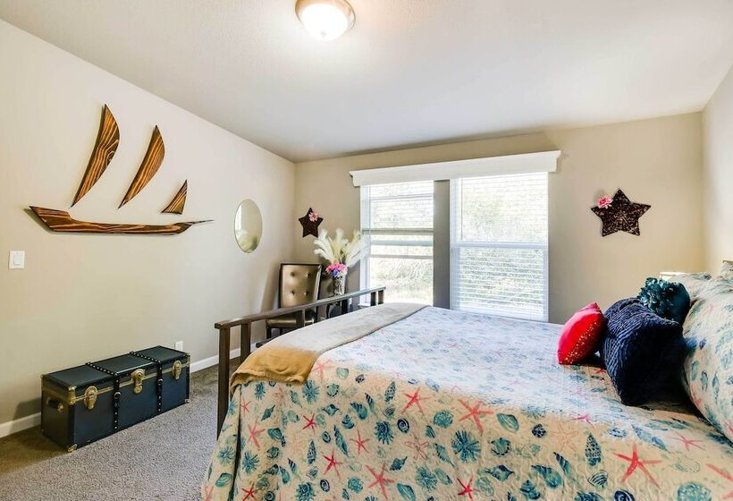 Ocean Shores Retreat W/ Porch & Canal Views!