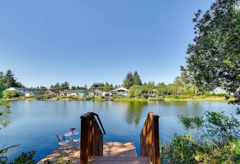 Ocean Shores Retreat W/ Porch & Canal Views!