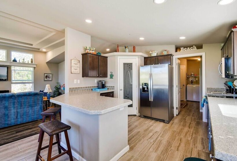 Ocean Shores Retreat W/ Porch & Canal Views!
