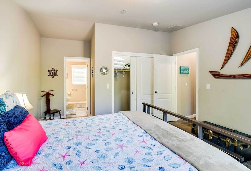 Ocean Shores Retreat W/ Porch & Canal Views!