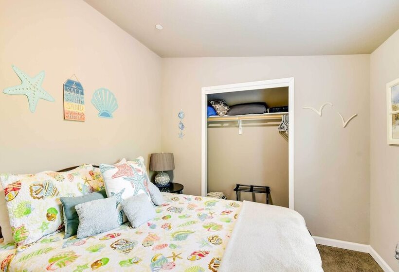 Ocean Shores Retreat W/ Porch & Canal Views!