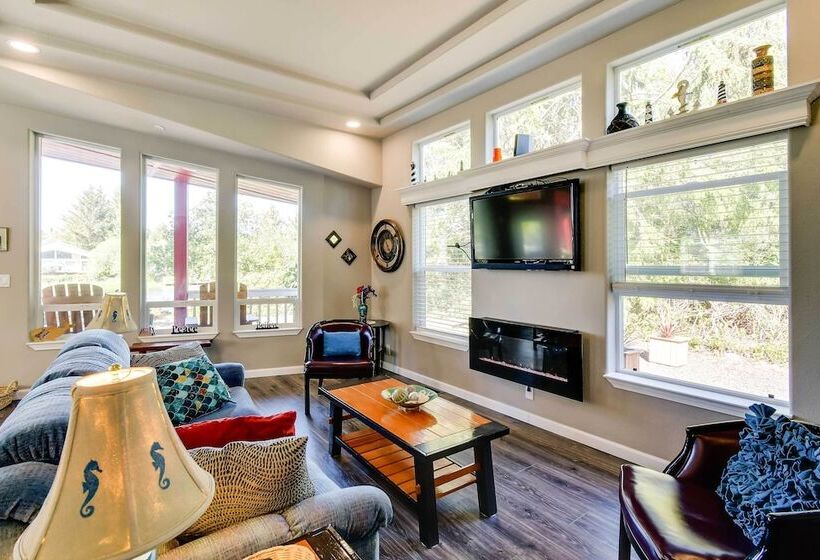 Ocean Shores Retreat W/ Porch & Canal Views!