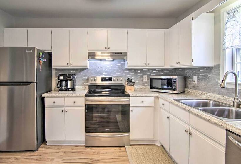 Ocean View Escape W/ Sunroom + Water Access!