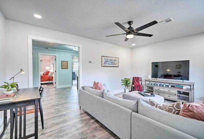 Okc Home: Walk To Restaurants & Lake Hefner!