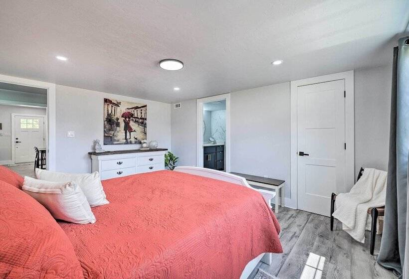 Okc Home: Walk To Restaurants & Lake Hefner!