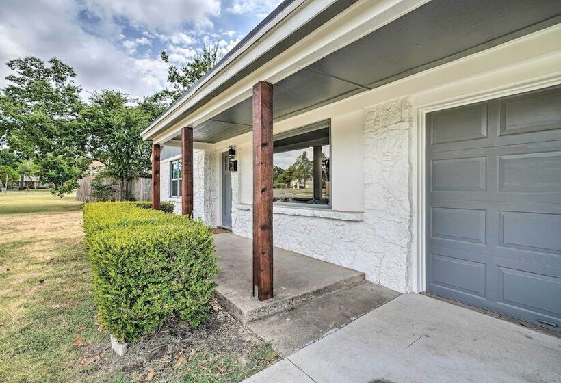 Okc Home: Walk To Restaurants & Lake Hefner!