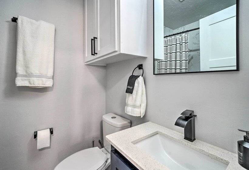 Okc Home: Walk To Restaurants & Lake Hefner!