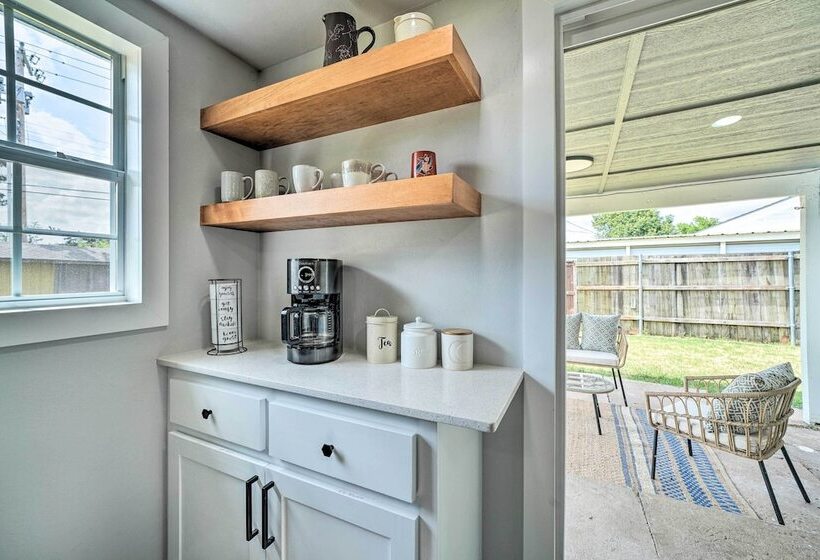 Okc Home: Walk To Restaurants & Lake Hefner!