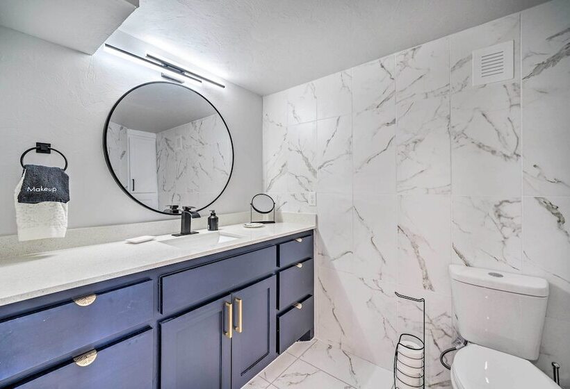 Okc Home: Walk To Restaurants & Lake Hefner!