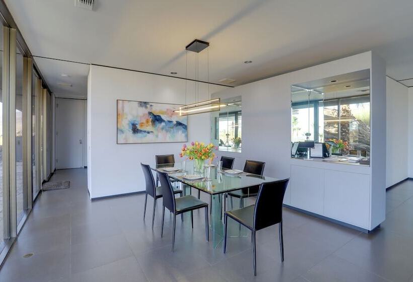 Palm Springs Retreat W/ Private Pool & Jacuzzi