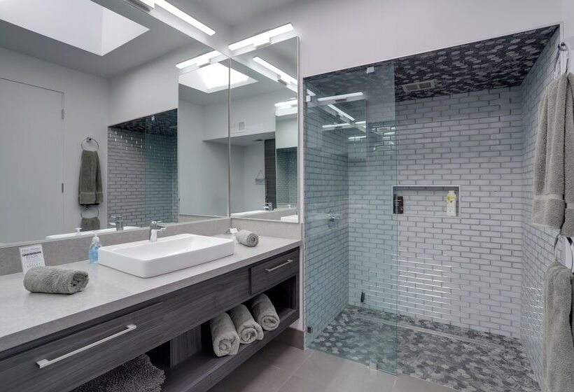 Palm Springs Retreat W/ Private Pool & Jacuzzi