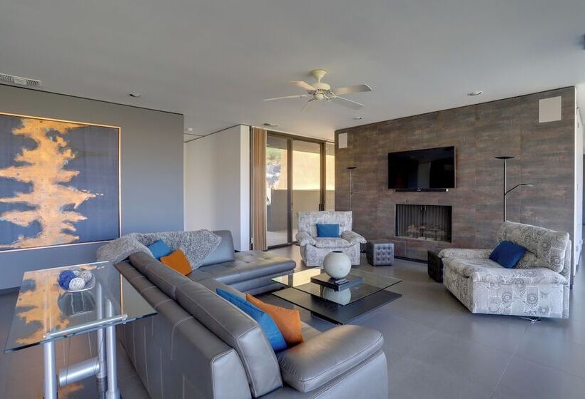 Palm Springs Retreat W/ Private Pool & Jacuzzi