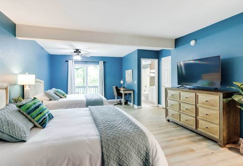 Osage Beach Home W/ Lake Views: Pets Welcome!