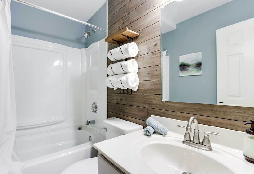 Osage Beach Home W/ Lake Views: Pets Welcome!