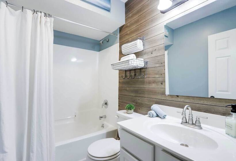 Osage Beach Home W/ Lake Views: Pets Welcome!