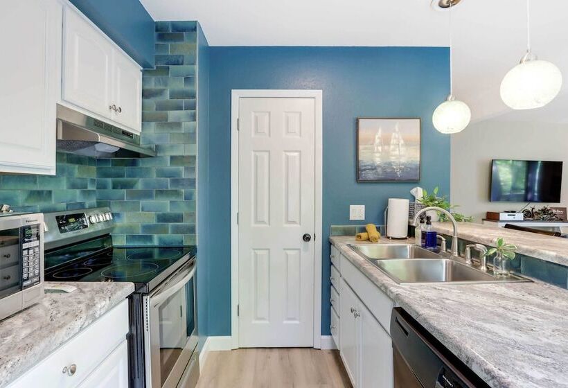 Osage Beach Home W/ Lake Views: Pets Welcome!