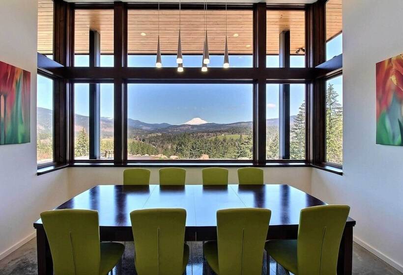 Pahto S Retreat  Luxe White Salmon Home: Hot Tub