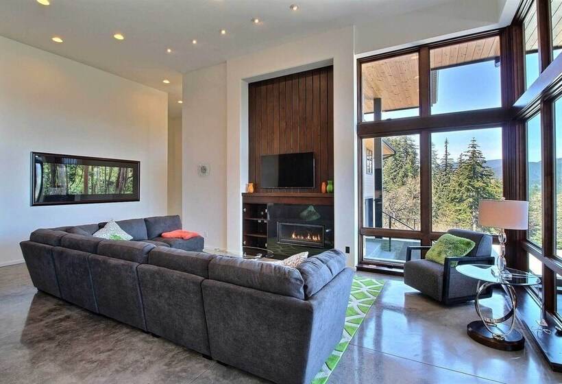 Pahto S Retreat  Luxe White Salmon Home: Hot Tub