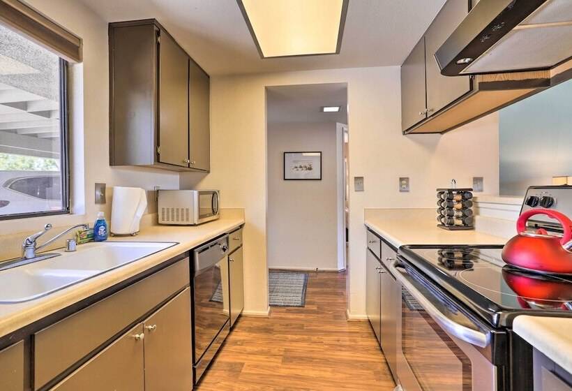 Palm Desert Home W/ Grill & Resort Amenities!