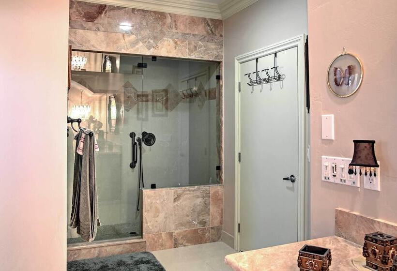 Palm Springs Golf Course Home: Private Pool & Spa!