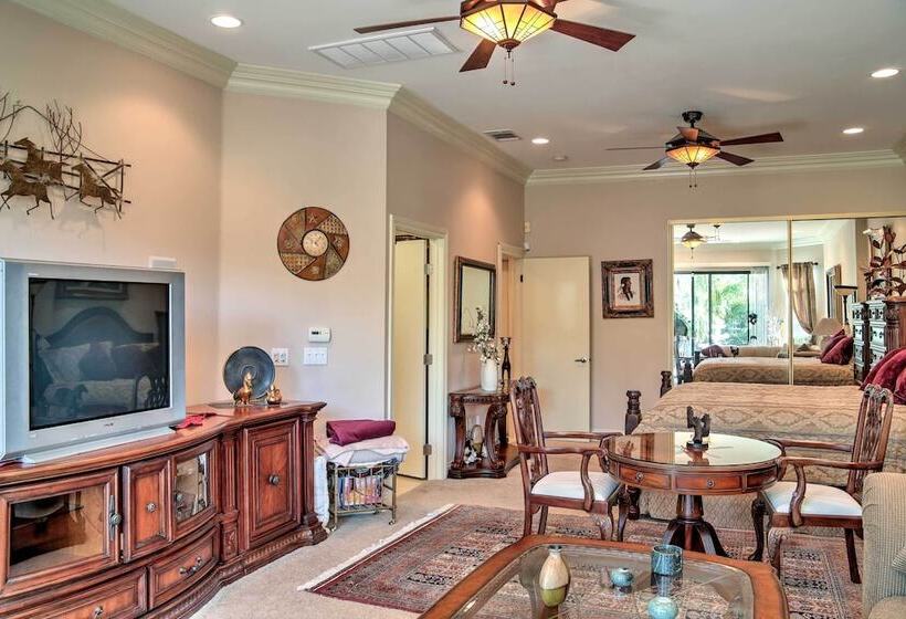 Palm Springs Golf Course Home: Private Pool & Spa!