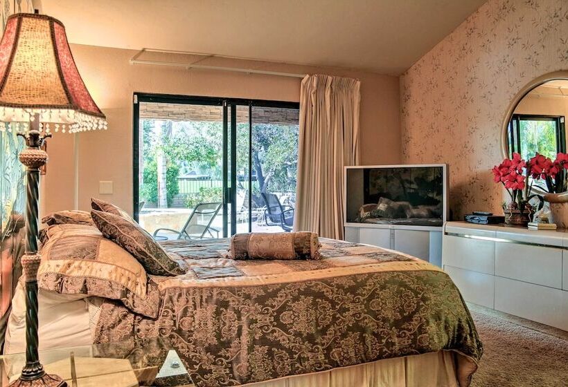 Palm Springs Golf Course Home: Private Pool & Spa!