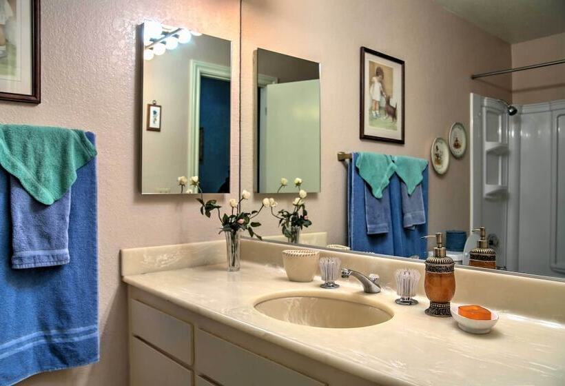 Palm Springs Golf Course Home: Private Pool & Spa!