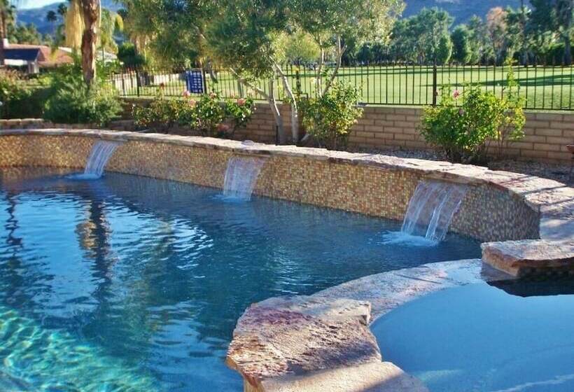 Palm Springs Golf Course Home: Private Pool & Spa!