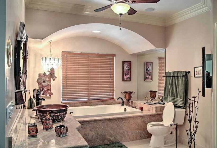 Palm Springs Golf Course Home: Private Pool & Spa!