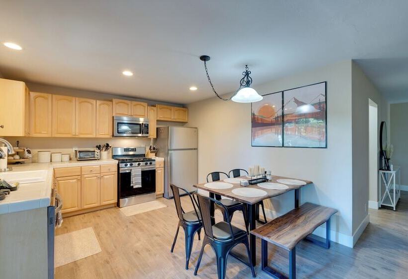 12 Mi To Apple Hill: Family Friendly Cabin Retreat