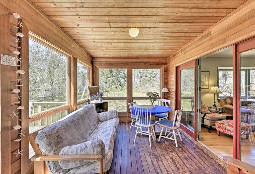 Peaceful Chilmark Farmhouse By Menemsha Beach
