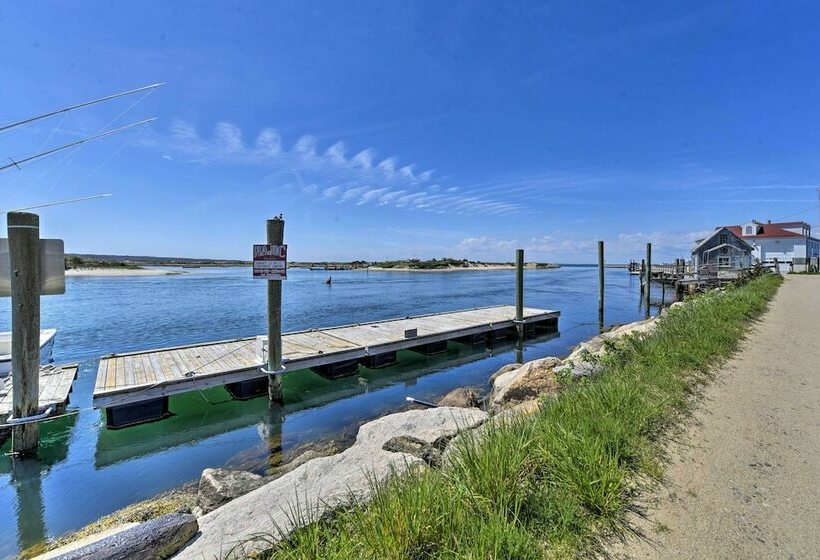 Peaceful Chilmark Farmhouse By Menemsha Beach