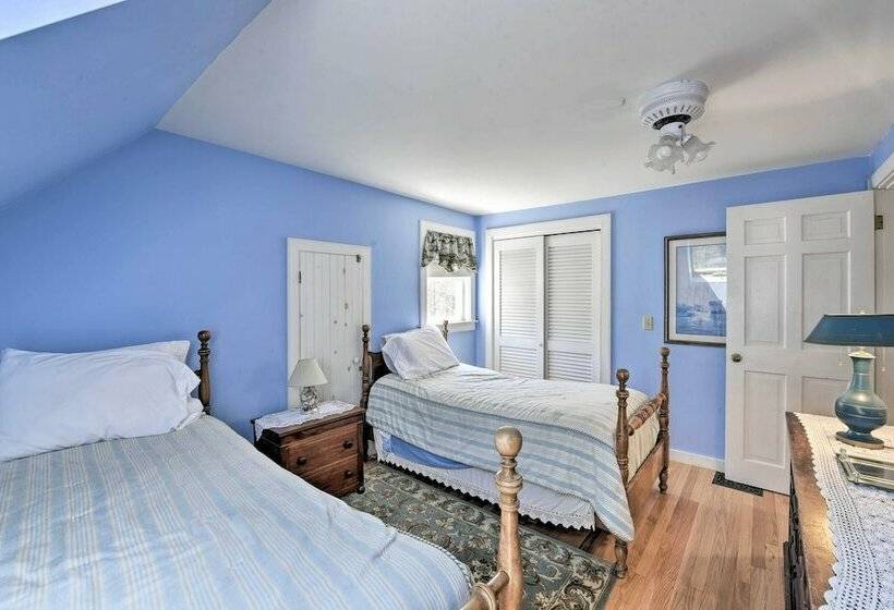 Peaceful Chilmark Farmhouse By Menemsha Beach