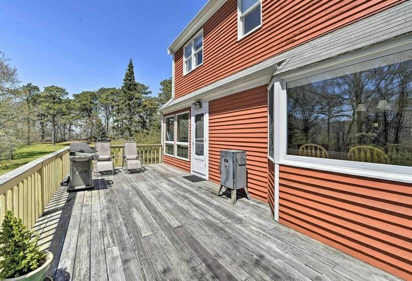 Peaceful Chilmark Farmhouse By Menemsha Beach