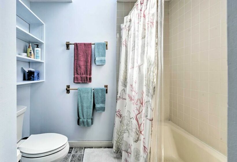 Peaceful Chilmark Farmhouse By Menemsha Beach