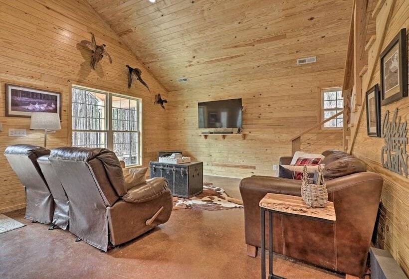 Peaceful Family Cabin On 10 Acres W/ Game Room!