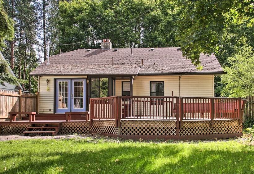 Peaceful Family Home W/ Deck: 3 Mi To Dtwn Spokane