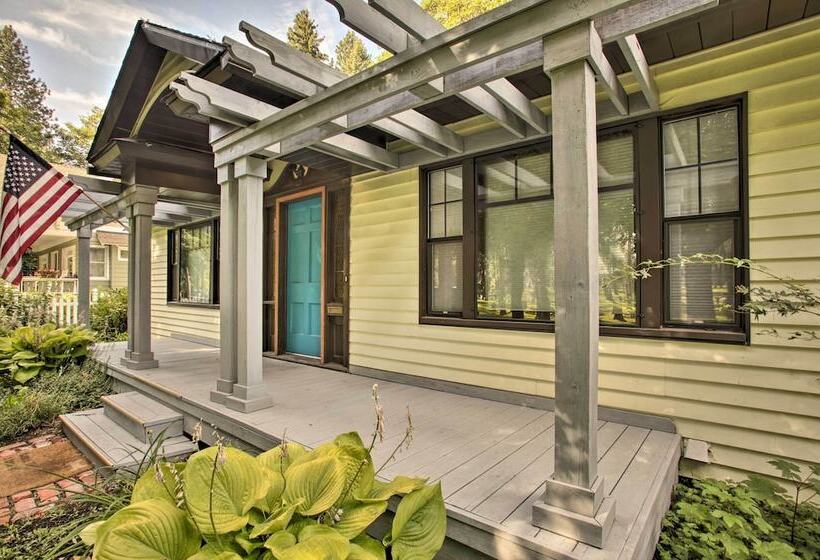 Peaceful Family Home W/ Deck: 3 Mi To Dtwn Spokane