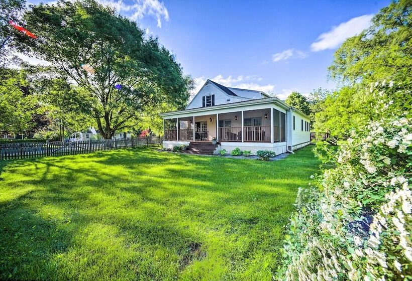 Peaceful Family Home W/ Fire Pit & Large Yard