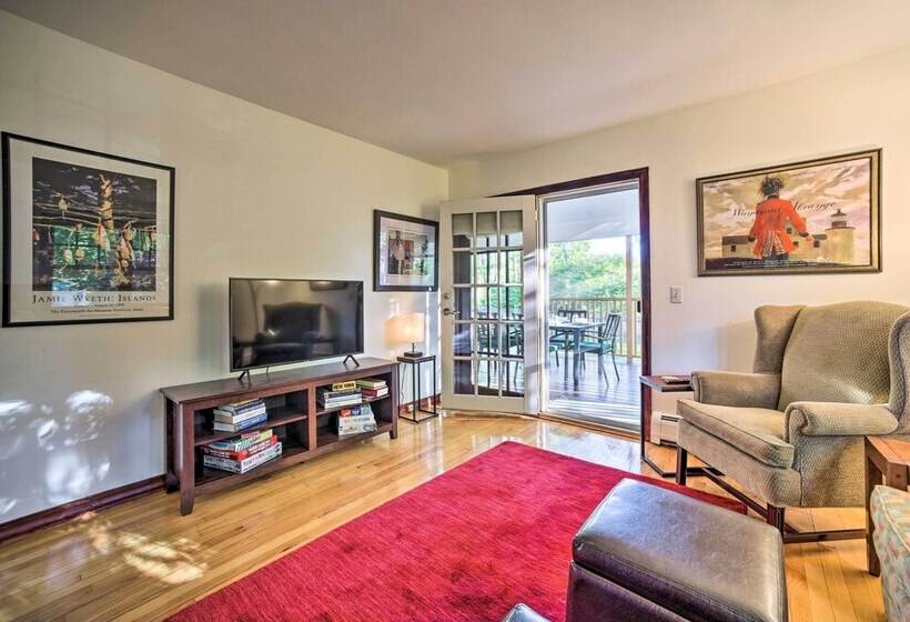 Peaceful Family Home W/ Fire Pit & Large Yard