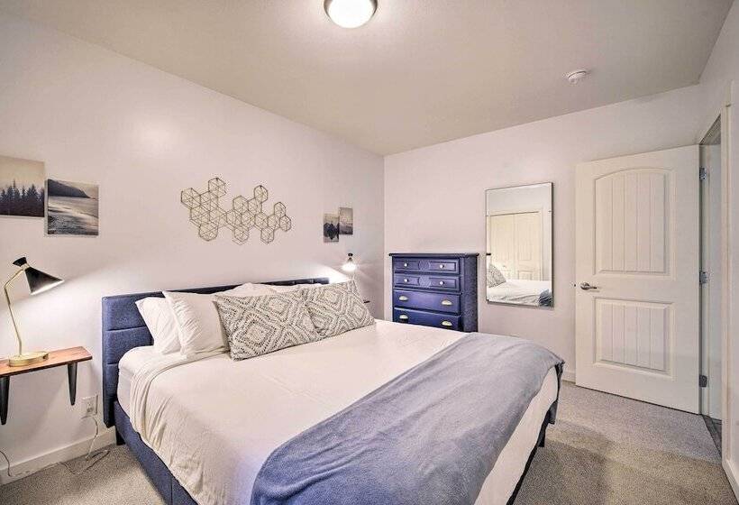 Peaceful Forest Retreat By Mt. Baker Slopes!