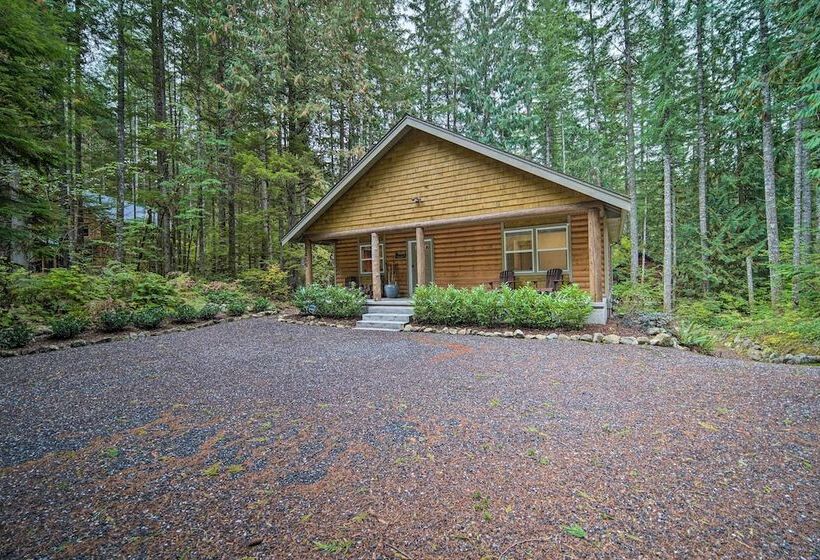 Peaceful Forest Retreat By Mt. Baker Slopes!
