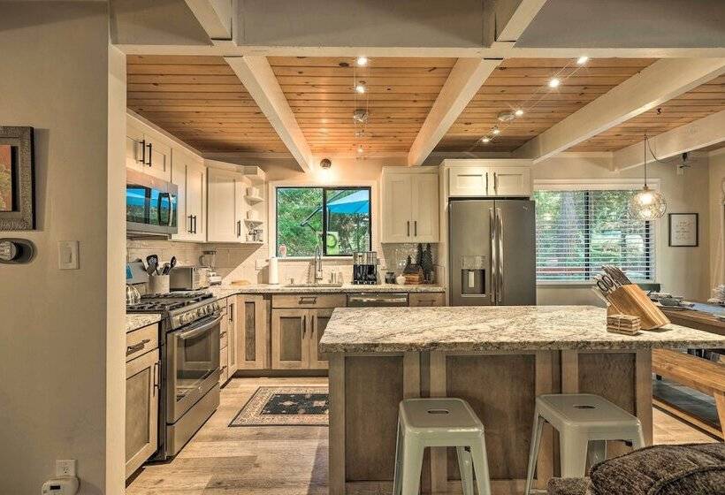 Family Cabin In Blue Lake Springs, Near Town!