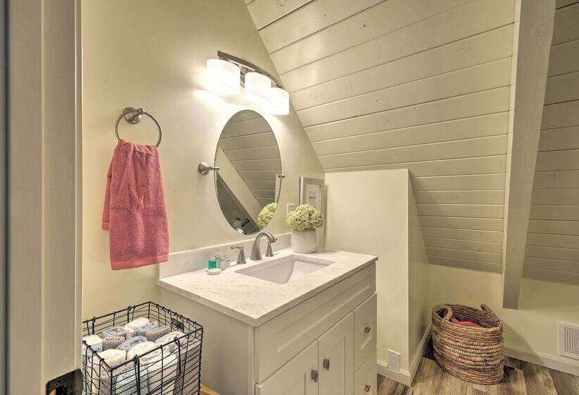 Family Cabin In Blue Lake Springs, Near Town!