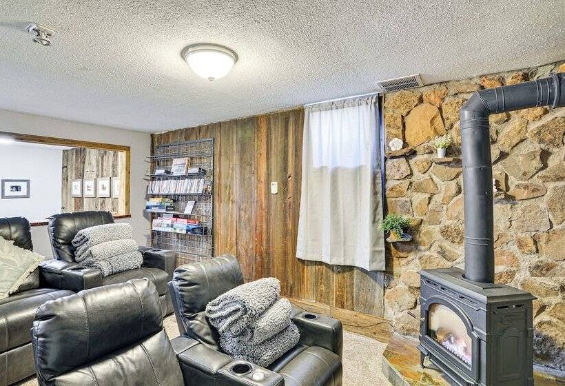 Pet Friendly Buena Vista Home W/ Yard & Hot Tub!
