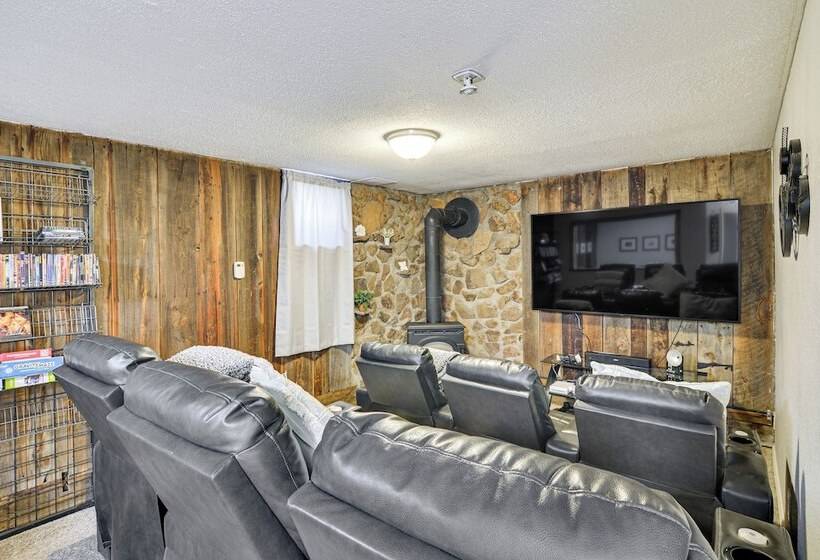 Pet Friendly Buena Vista Home W/ Yard & Hot Tub!