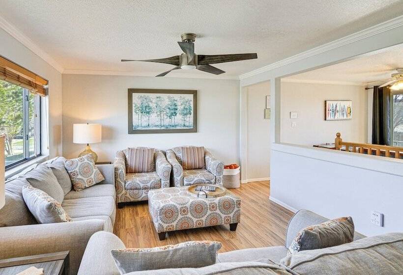 Pet Friendly Buena Vista Home W/ Yard & Hot Tub!