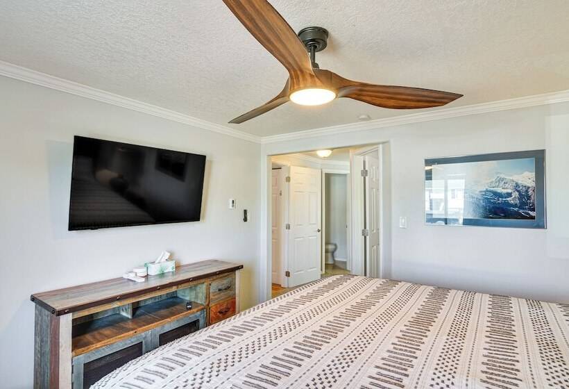 Pet Friendly Buena Vista Home W/ Yard & Hot Tub!