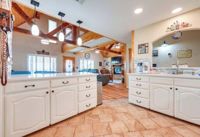 Pet Friendly Canyon Lake Cabin, 1 Mi To Water!