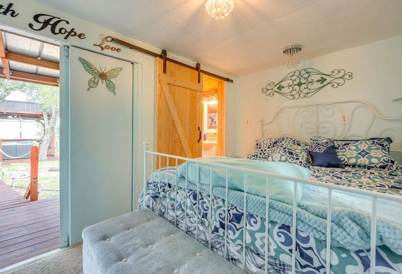 Pet Friendly Canyon Lake Cabin, 1 Mi To Water!